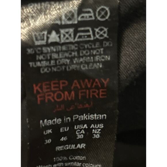 NWOT boohooMAN Black Cargo Jeans Reversed Seams Button Fly Size 30x31 - Picture 4 of 5